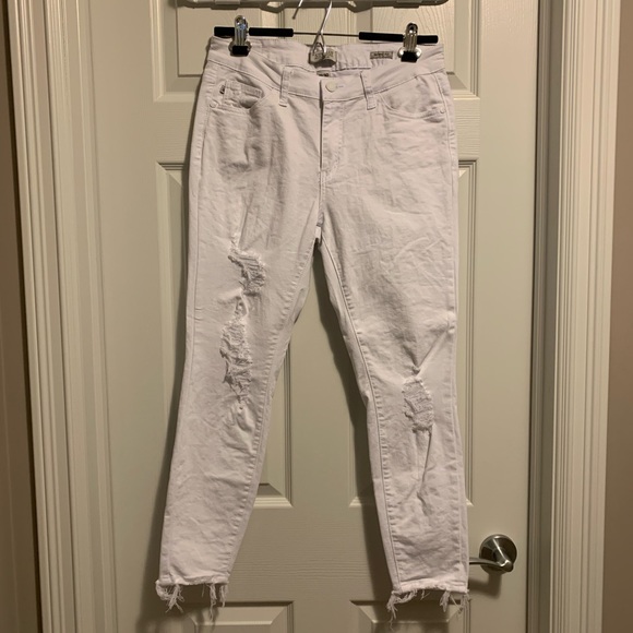 🎉Host Pick🎉 Judy Blue - White Distressed Skinny Fit Jeans - Picture 1 of 10